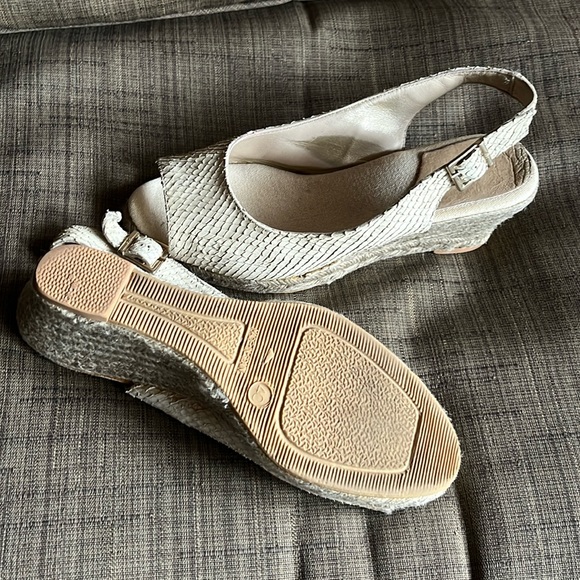 Women’s Espadrilles Heeled wedges - Size 9 Made in Spain Beige Sandals - Picture 1 of 3